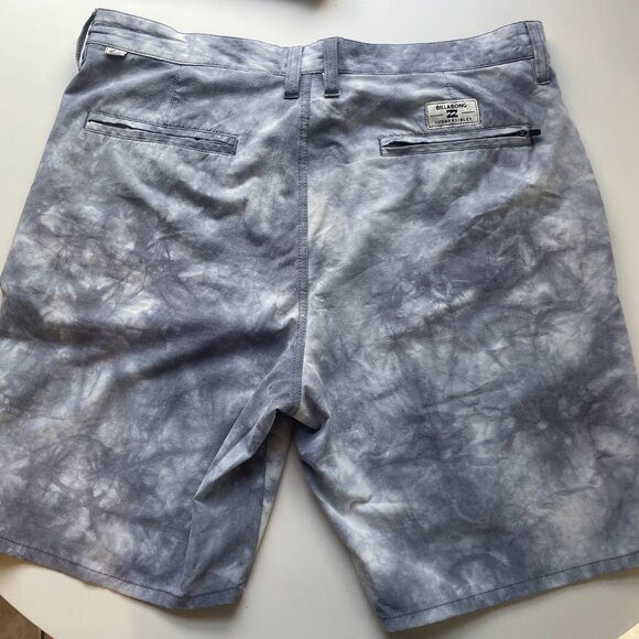 Billabong New Order Submersible Hybrid Shorts – Men’s 34 | Gray & White Tie-Dye - Picture 2 of 4